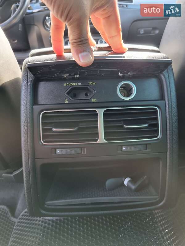 Внедорожник / Кроссовер Volkswagen Touareg 2015 в Белгороде-Днестровском