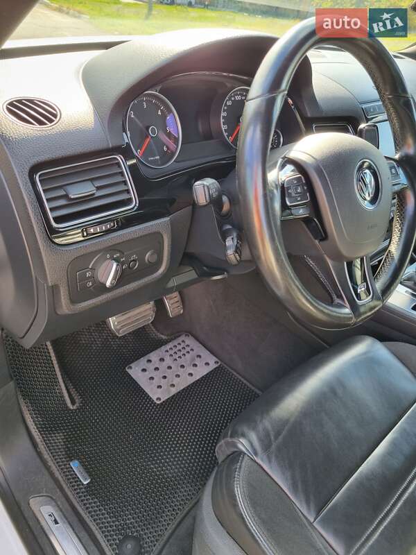 Внедорожник / Кроссовер Volkswagen Touareg 2015 в Белгороде-Днестровском