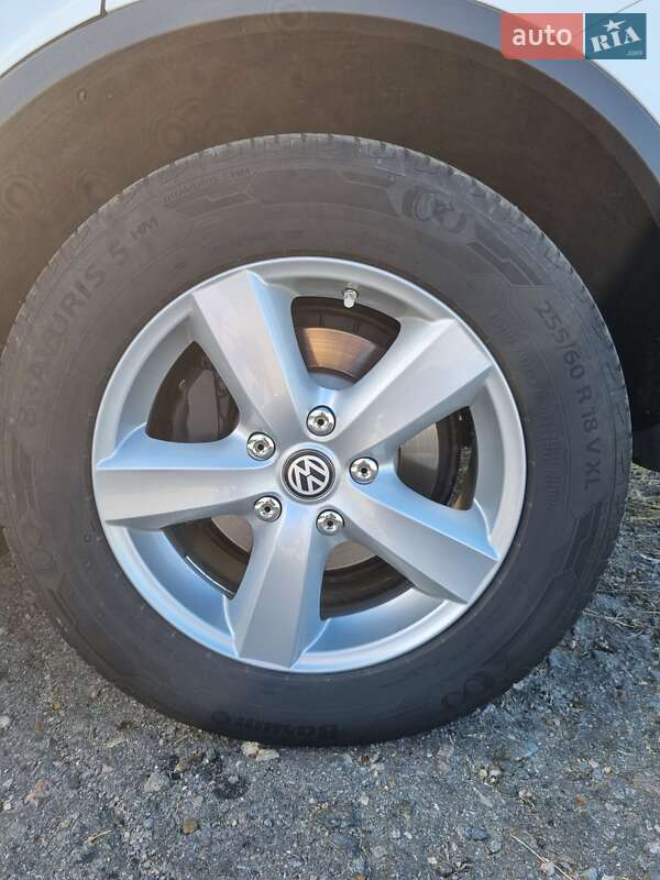 Внедорожник / Кроссовер Volkswagen Touareg 2015 в Белгороде-Днестровском