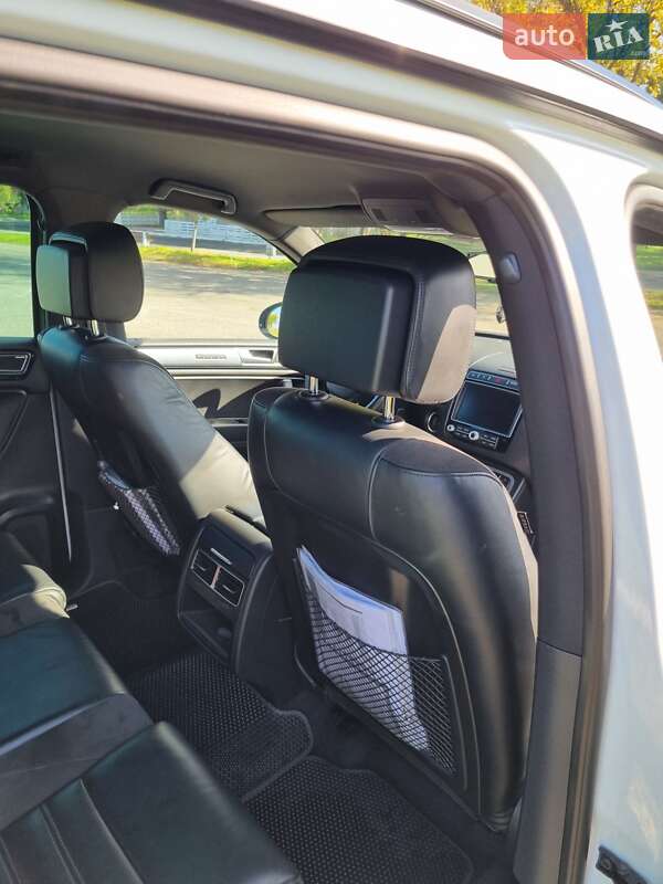 Внедорожник / Кроссовер Volkswagen Touareg 2015 в Белгороде-Днестровском