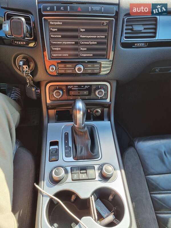 Внедорожник / Кроссовер Volkswagen Touareg 2015 в Белгороде-Днестровском