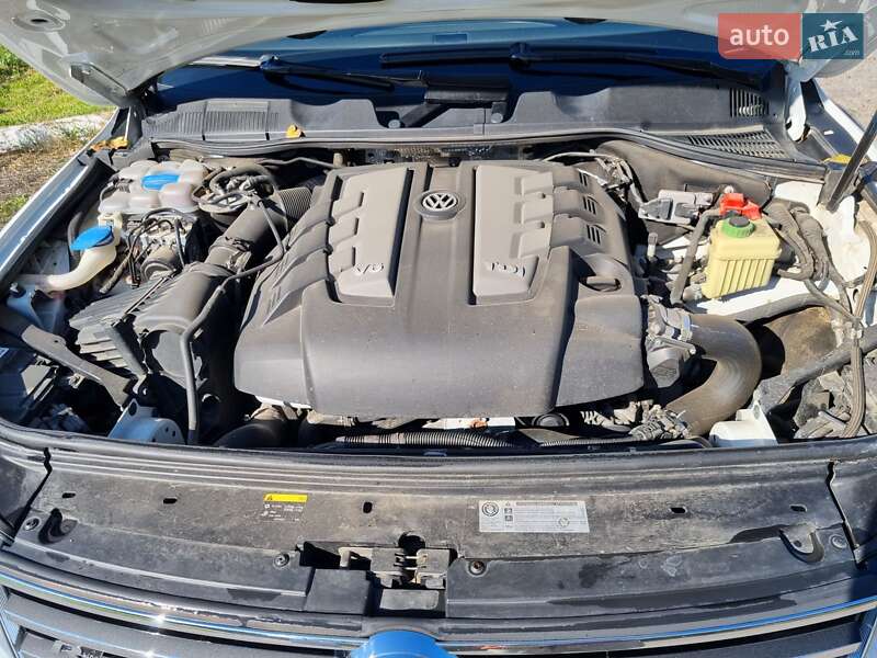 Внедорожник / Кроссовер Volkswagen Touareg 2015 в Белгороде-Днестровском