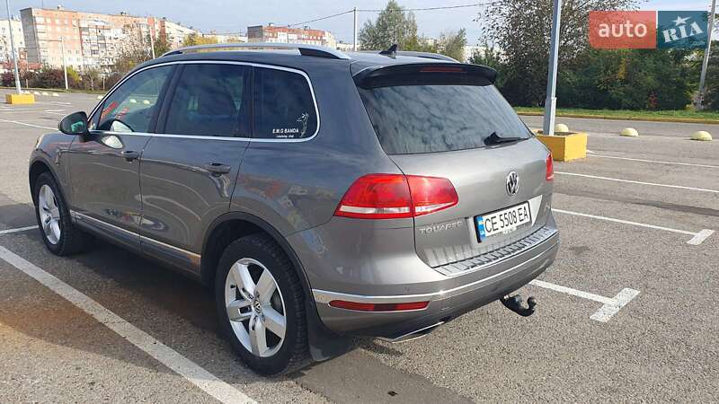 Внедорожник / Кроссовер Volkswagen Touareg 2015 в Черновцах