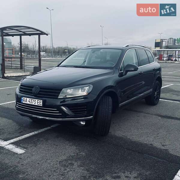 Внедорожник / Кроссовер Volkswagen Touareg 2014 в Киеве