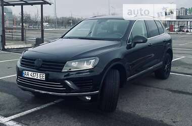 Внедорожник / Кроссовер Volkswagen Touareg 2014 в Киеве