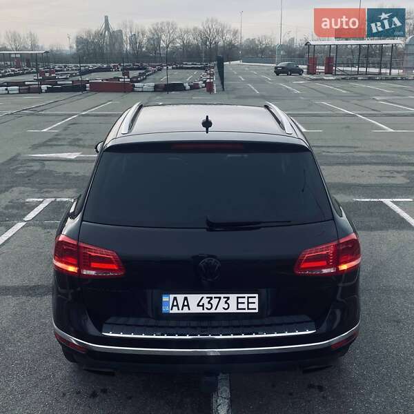 Внедорожник / Кроссовер Volkswagen Touareg 2014 в Киеве