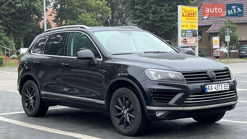 Внедорожник / Кроссовер Volkswagen Touareg 2014 в Киеве