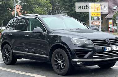 Внедорожник / Кроссовер Volkswagen Touareg 2014 в Киеве