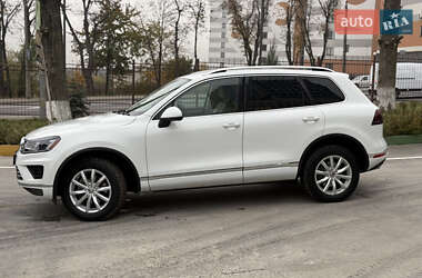 Внедорожник / Кроссовер Volkswagen Touareg 2015 в Ивано-Франковске