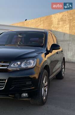 Внедорожник / Кроссовер Volkswagen Touareg 2013 в Львове