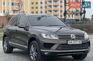 Позашляховик / Кросовер Volkswagen Touareg 2016 в Бучі