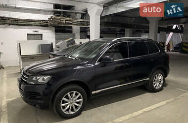 Внедорожник / Кроссовер Volkswagen Touareg 2013 в Киеве