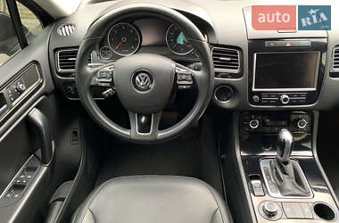 Внедорожник / Кроссовер Volkswagen Touareg 2013 в Киеве