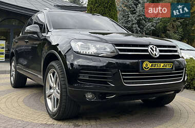 Внедорожник / Кроссовер Volkswagen Touareg 2012 в Львове