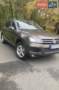 Внедорожник / Кроссовер Volkswagen Touareg 2013 в Киеве