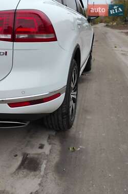 Внедорожник / Кроссовер Volkswagen Touareg 2017 в 