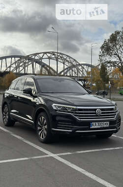 Позашляховик / Кросовер Volkswagen Touareg 2018 в Києві