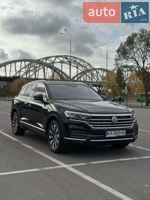 Внедорожник / Кроссовер Volkswagen Touareg 2018 в Киеве