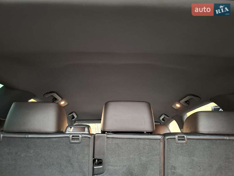 Внедорожник / Кроссовер Volkswagen Touareg 2014 в Киеве