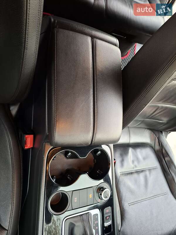 Внедорожник / Кроссовер Volkswagen Touareg 2014 в Киеве