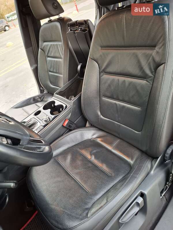 Внедорожник / Кроссовер Volkswagen Touareg 2014 в Киеве