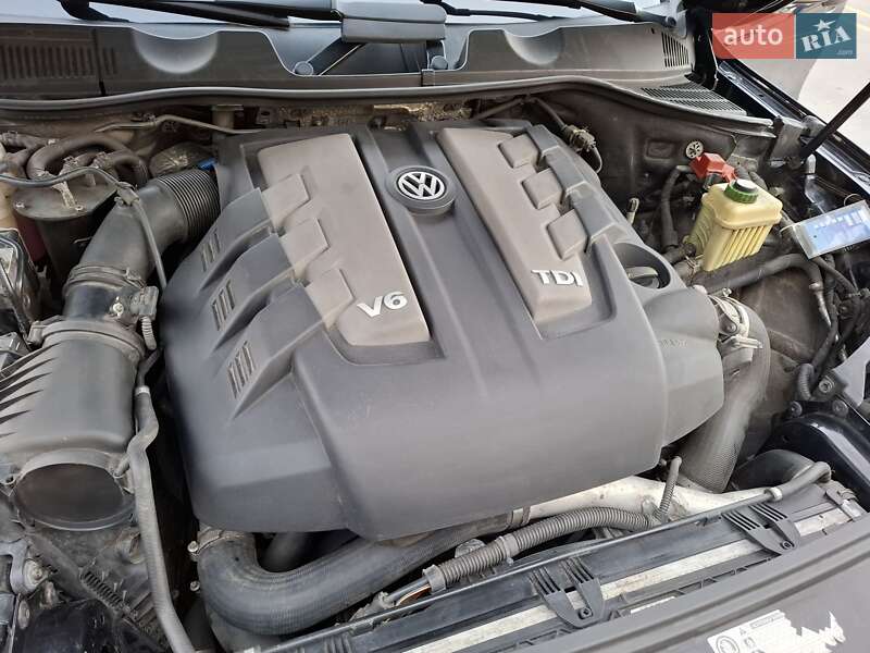 Внедорожник / Кроссовер Volkswagen Touareg 2014 в Киеве