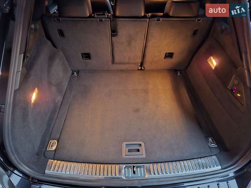 Внедорожник / Кроссовер Volkswagen Touareg 2014 в Киеве