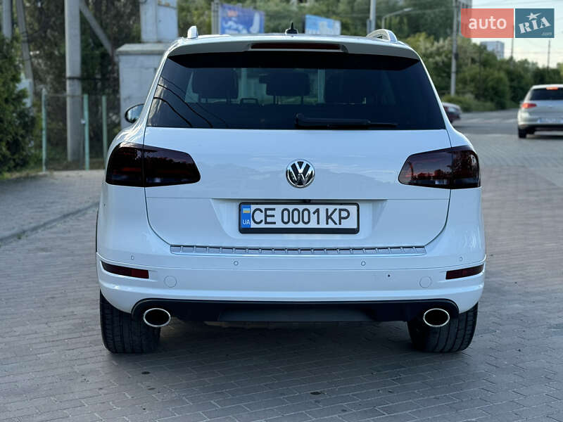 Позашляховик / Кросовер Volkswagen Touareg 2013 в Чернівцях