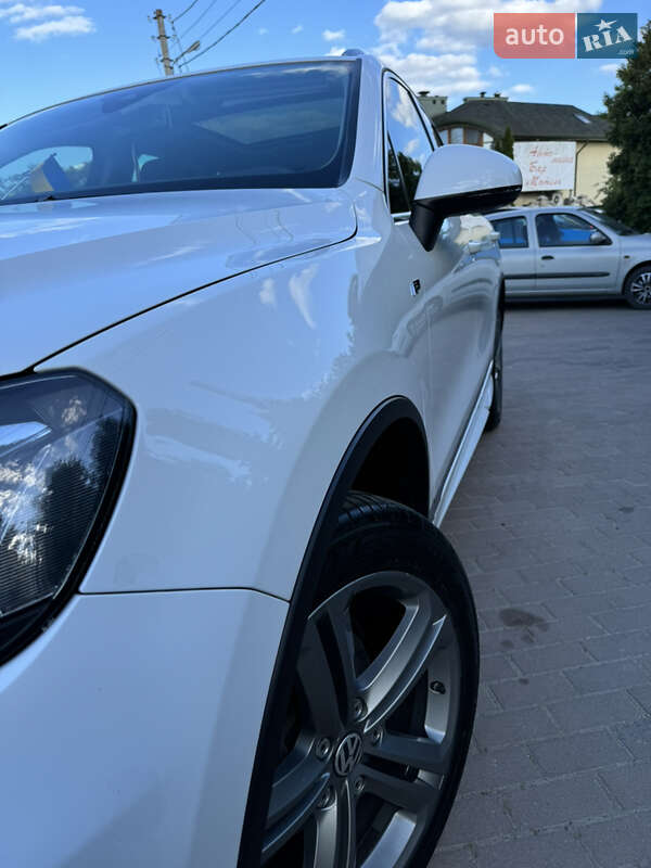 Позашляховик / Кросовер Volkswagen Touareg 2013 в Чернівцях