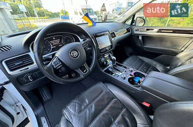 Позашляховик / Кросовер Volkswagen Touareg 2013 в Чернівцях