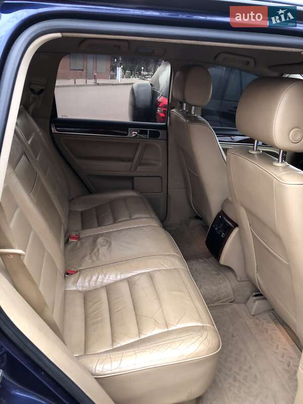 Внедорожник / Кроссовер Volkswagen Touareg 2004 в Болграде