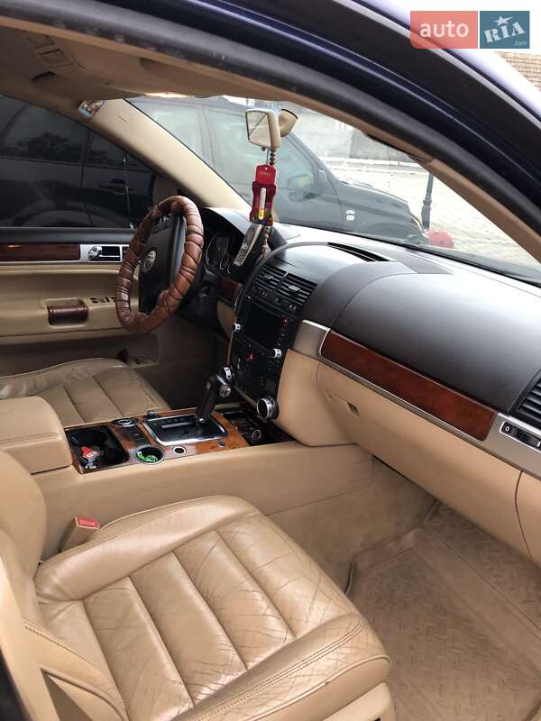 Внедорожник / Кроссовер Volkswagen Touareg 2004 в Болграде