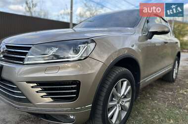 Внедорожник / Кроссовер Volkswagen Touareg 2015 в Киеве