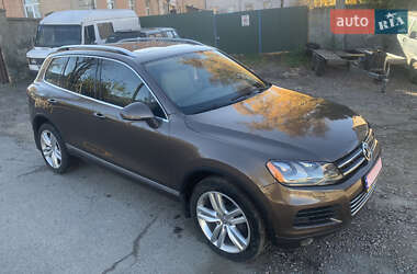 Внедорожник / Кроссовер Volkswagen Touareg 2012 в Львове