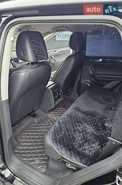 Позашляховик / Кросовер Volkswagen Touareg 2011 в 