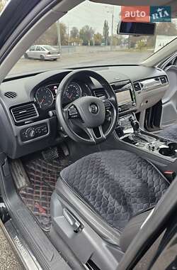 Позашляховик / Кросовер Volkswagen Touareg 2011 в 