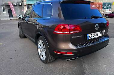 Внедорожник / Кроссовер Volkswagen Touareg 2013 в Киеве