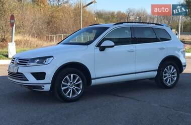 Внедорожник / Кроссовер Volkswagen Touareg 2015 в Радивилове