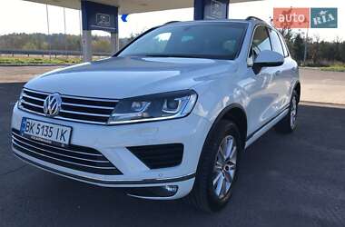 Внедорожник / Кроссовер Volkswagen Touareg 2015 в Радивилове