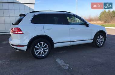 Внедорожник / Кроссовер Volkswagen Touareg 2015 в Радивилове