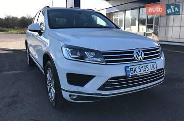 Внедорожник / Кроссовер Volkswagen Touareg 2015 в Радивилове