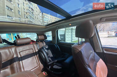 Позашляховик / Кросовер Volkswagen Touareg 2011 в Запоріжжі