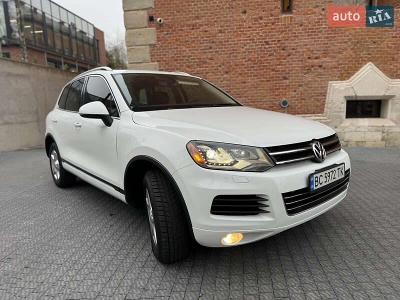 Внедорожник / Кроссовер Volkswagen Touareg 2012 в Львове