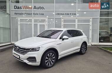 Позашляховик / Кросовер Volkswagen Touareg 2018 в Києві