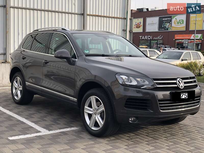Внедорожник / Кроссовер Volkswagen Touareg 2011 в Киеве