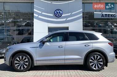 Внедорожник / Кроссовер Volkswagen Touareg 2018 в Львове