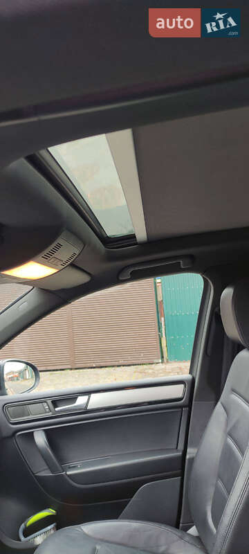 Внедорожник / Кроссовер Volkswagen Touareg 2010 в Луцке