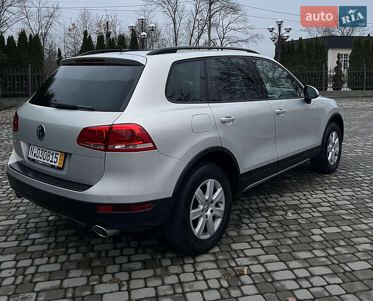 Внедорожник / Кроссовер Volkswagen Touareg 2012 в Черновцах