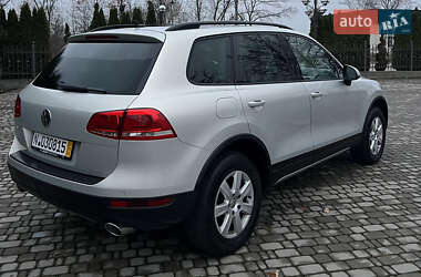 Внедорожник / Кроссовер Volkswagen Touareg 2012 в Черновцах