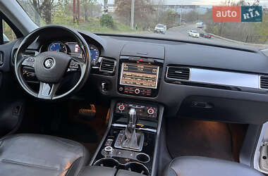 Внедорожник / Кроссовер Volkswagen Touareg 2012 в Черновцах